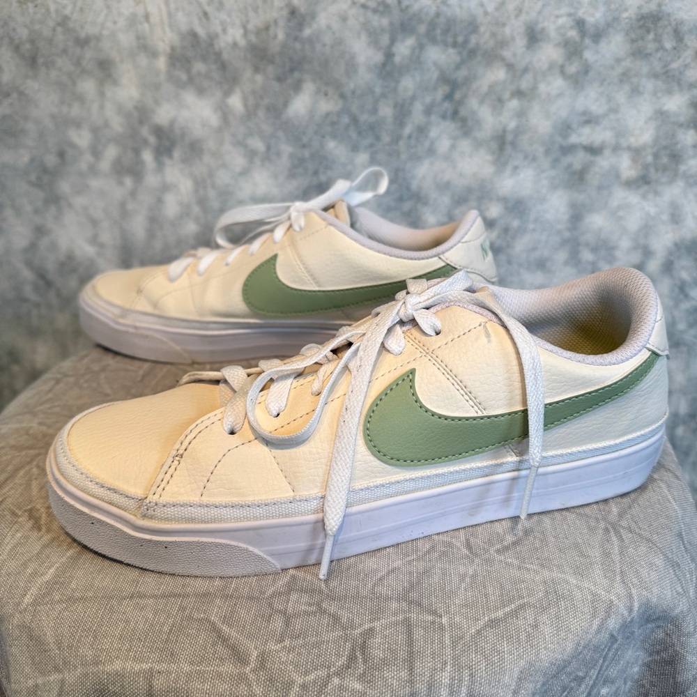 Women’s Nike Court Legacy Cream & Mint Tennis Shoes- Size 8.5 - Picture 3 of 8